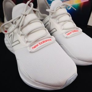 NEW BALANCE MENS FRESH FOAM ROAV RUNNING SHOE